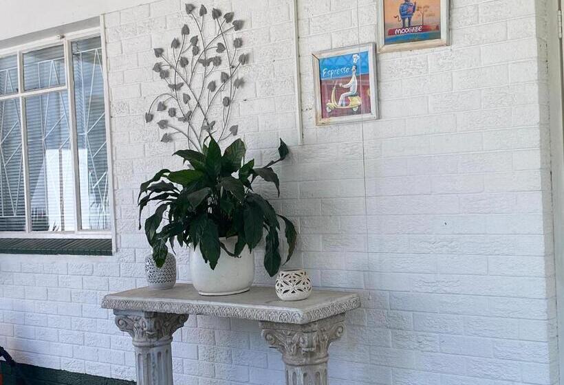 Пансион Silver Linings Guesthouse