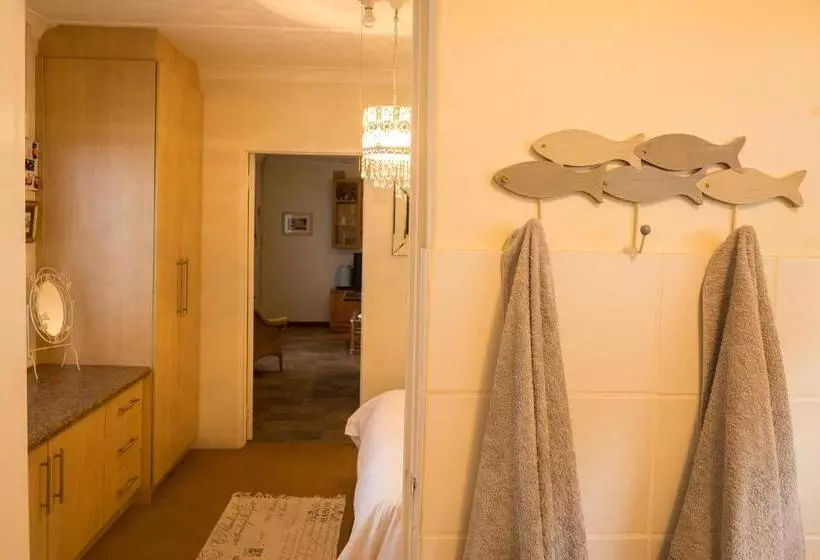 ペンション Silver Linings Guesthouse