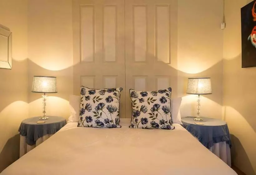 ペンション Silver Linings Guesthouse