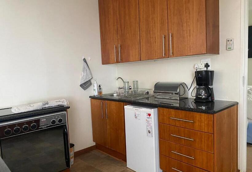 Пансион Silver Linings Guesthouse