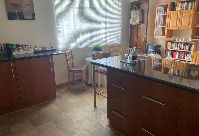 Пансион Silver Linings Guesthouse