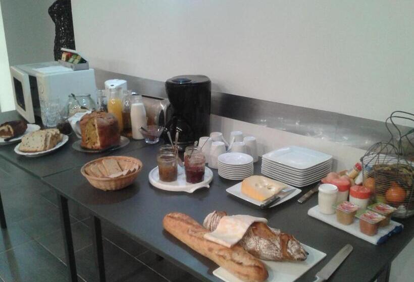 تختخواب و صبحانه La Jumelière Laval Nord