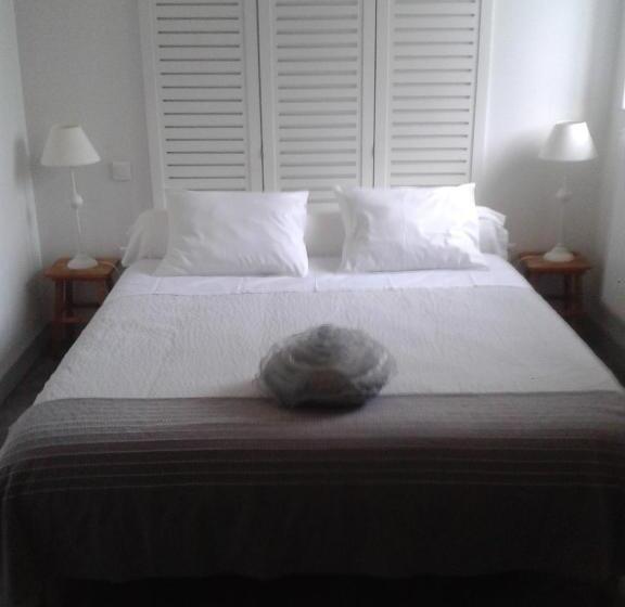 تختخواب و صبحانه La Jumelière Laval Nord