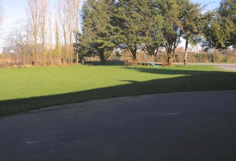 تختخواب و صبحانه La Jumelière Laval Nord