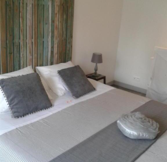 تختخواب و صبحانه La Jumelière Laval Nord