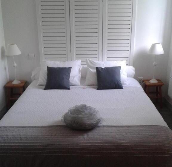 تختخواب و صبحانه La Jumelière Laval Nord