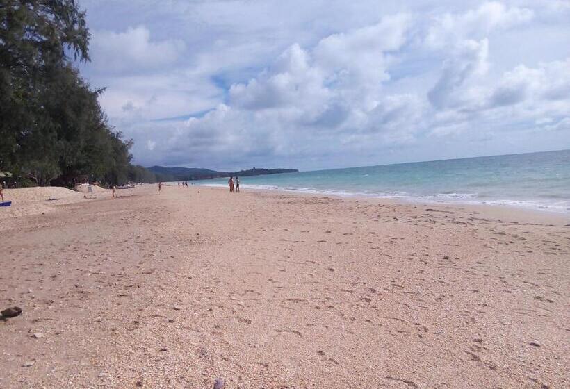 Chill Chill Long Beach Hostel