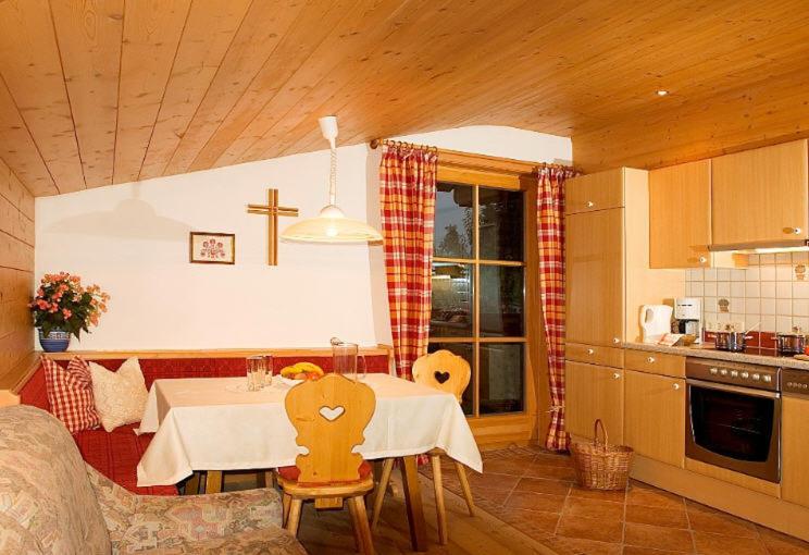 ホテル Kinder Bauernhof Ederbauer