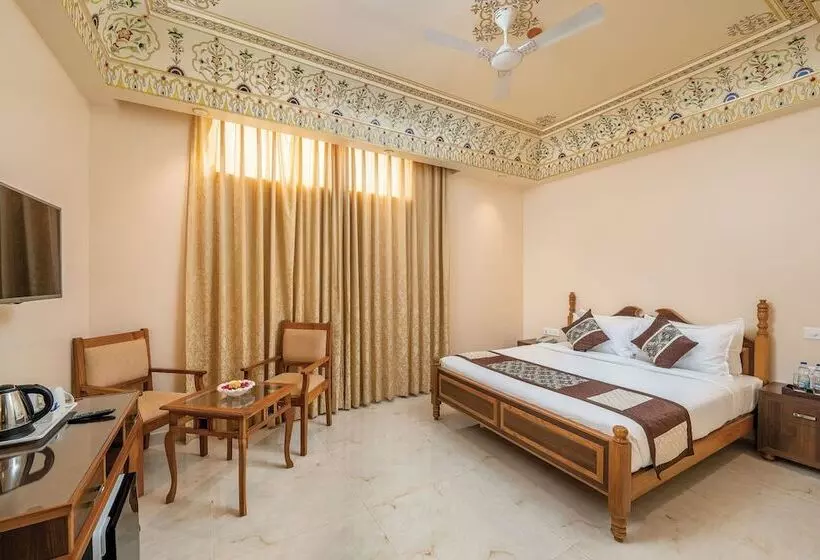 Hotelli R Chandras Palace