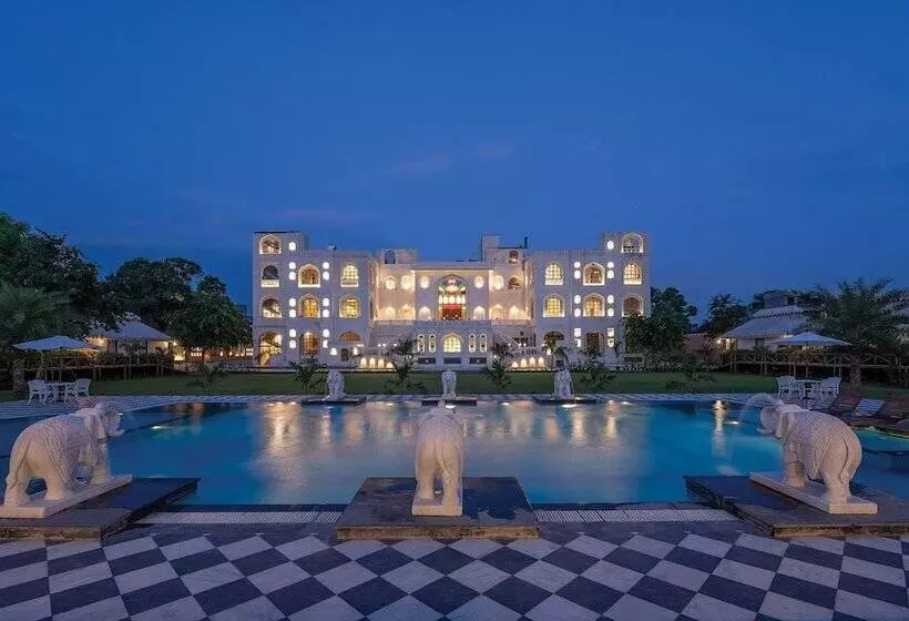 Hotelli R Chandras Palace