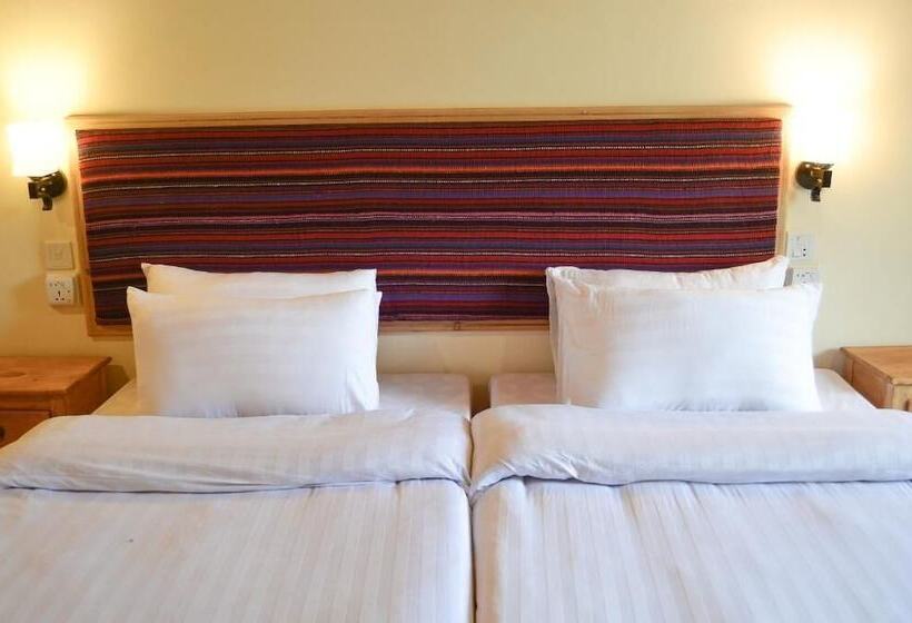 فندق Roomy Hindukush Sarai