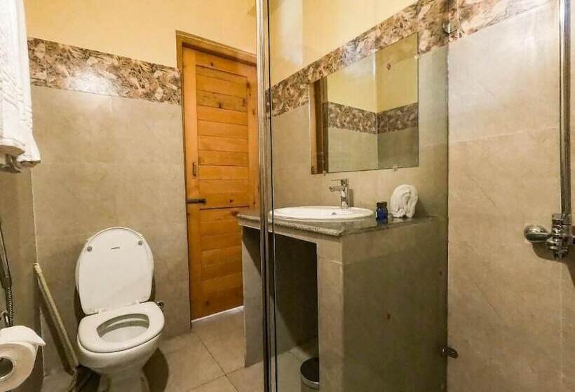 فندق Roomy Hindukush Sarai