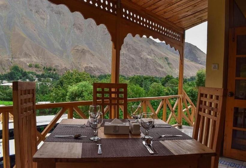 فندق Roomy Hindukush Sarai