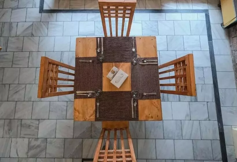 هتل Roomy Hindukush Sarai