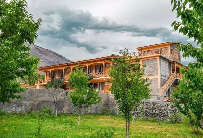هتل Roomy Hindukush Sarai