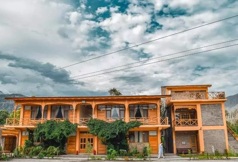هتل Roomy Hindukush Sarai