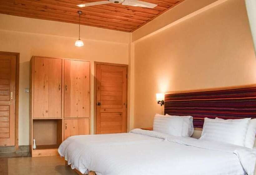 فندق Roomy Hindukush Sarai