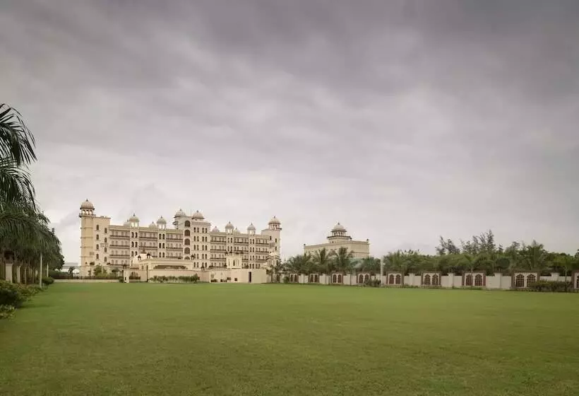 Hotelli Uday Palace Navsari, A Member Of Radisson Individuals