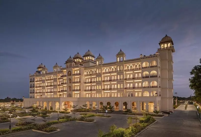 Hotelli Uday Palace Navsari, A Member Of Radisson Individuals