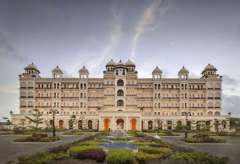 Hotelli Uday Palace Navsari, A Member Of Radisson Individuals