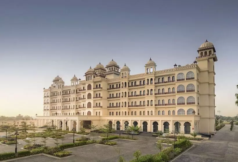 Hotelli Uday Palace Navsari, A Member Of Radisson Individuals