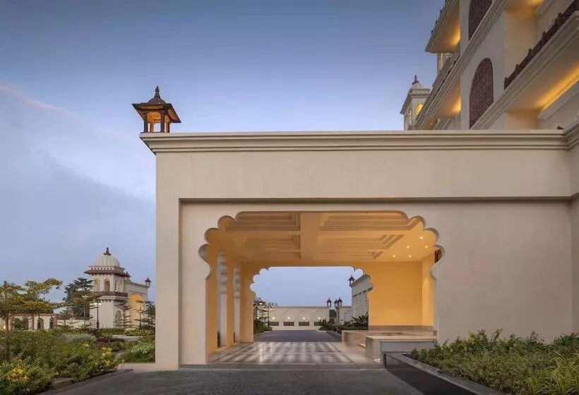 Hotelli Uday Palace Navsari, A Member Of Radisson Individuals