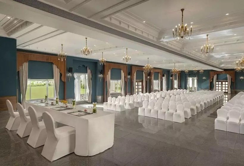 Hotelli Uday Palace Navsari, A Member Of Radisson Individuals