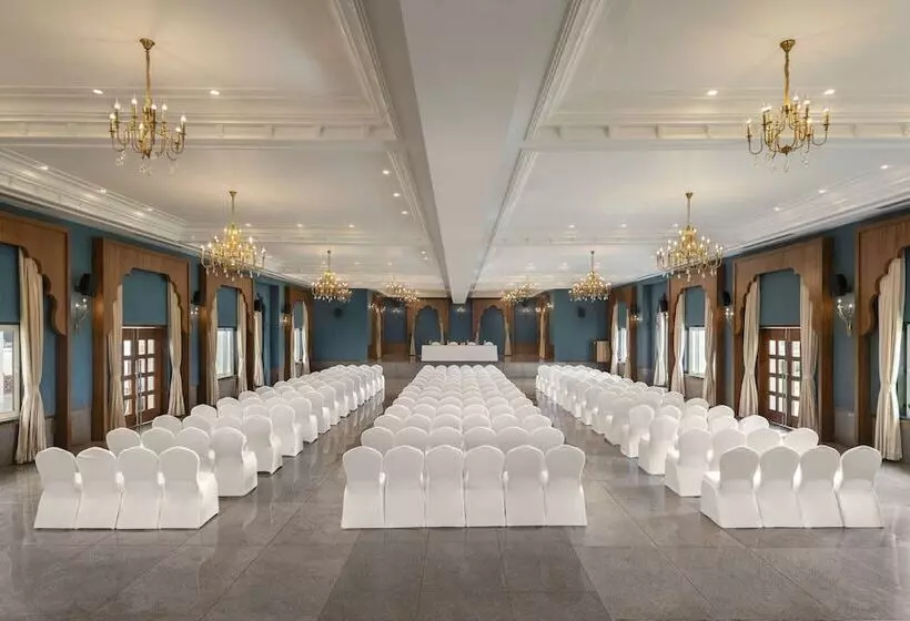 Hotelli Uday Palace Navsari, A Member Of Radisson Individuals