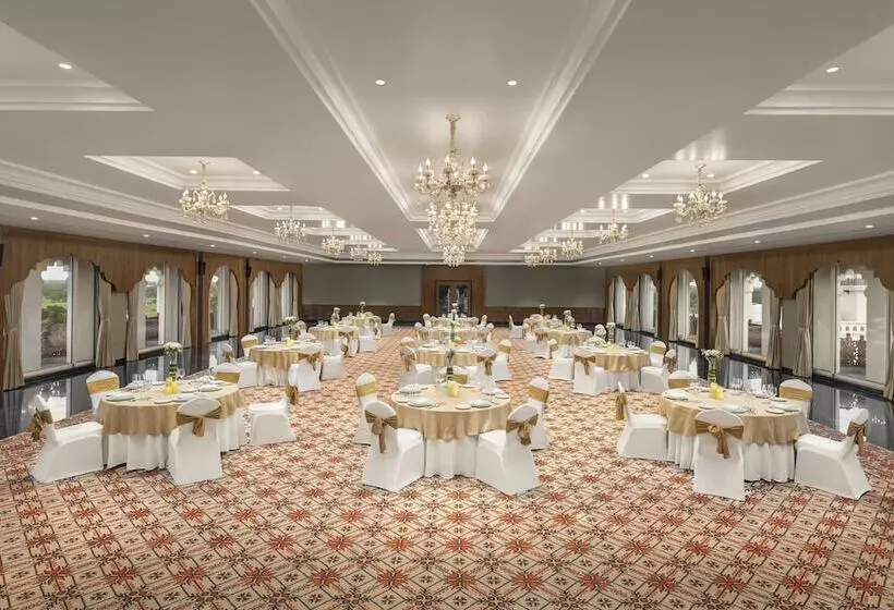 Hotelli Uday Palace Navsari, A Member Of Radisson Individuals