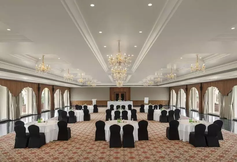 Hotelli Uday Palace Navsari, A Member Of Radisson Individuals