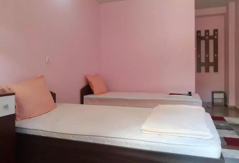 Majatalo Guest House Edelvais