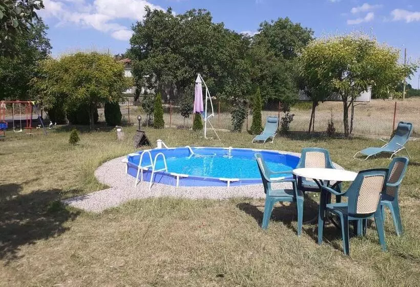 Majatalo Guest House Edelvais
