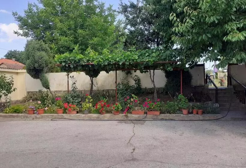 Majatalo Guest House Edelvais