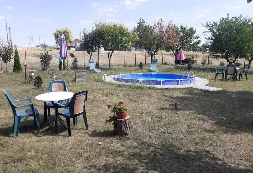 Majatalo Guest House Edelvais