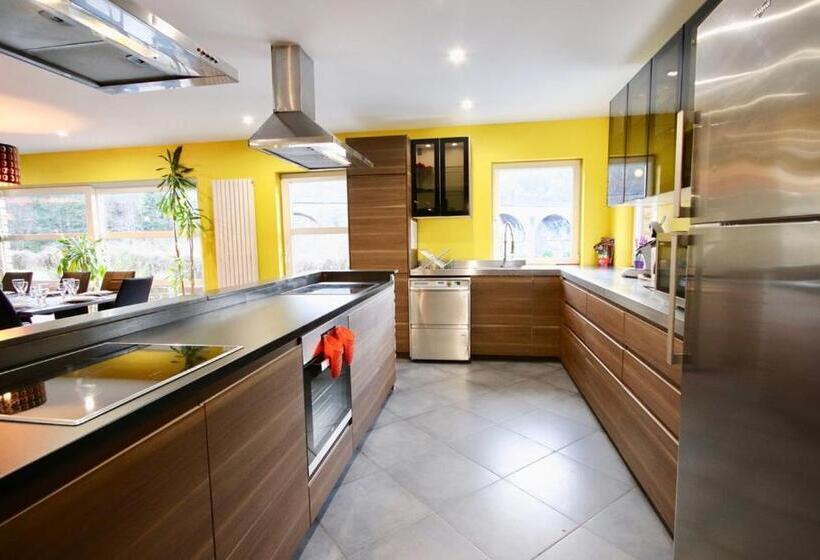 پانسیون La Villa Roannaise