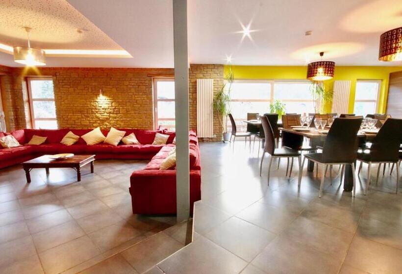 پانسیون La Villa Roannaise