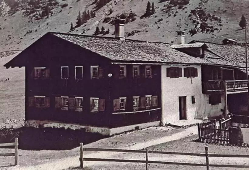 Majatalo Sandbur Das Walserhaus