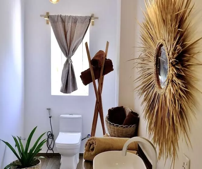 Aamiaismajoitus (B&B) Antares Villa