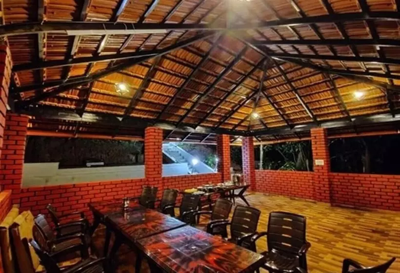 Aamiaismajoitus (B&B) Suggi Nature Resort Coorg