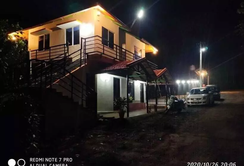 Aamiaismajoitus (B&B) Suggi Nature Resort Coorg