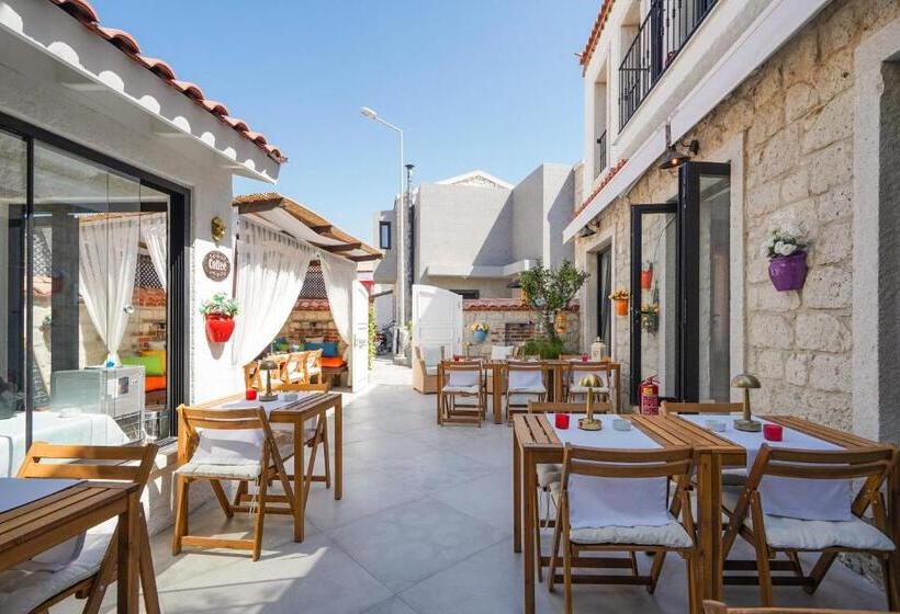 Hostal Portakal Cicegi Alaçatı