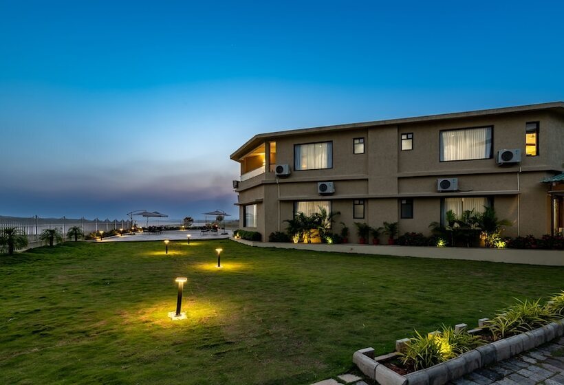 호텔 Parijat Lake Resort By Goldmark, Madhai  Satpura National Park