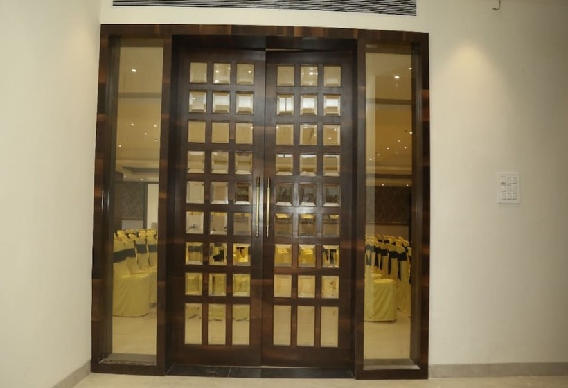 ホテル Poonam Residency