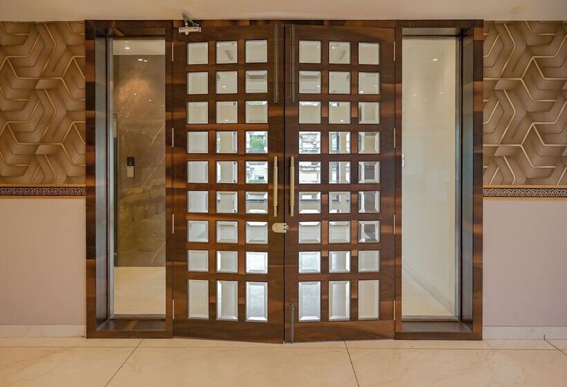 ホテル Poonam Residency