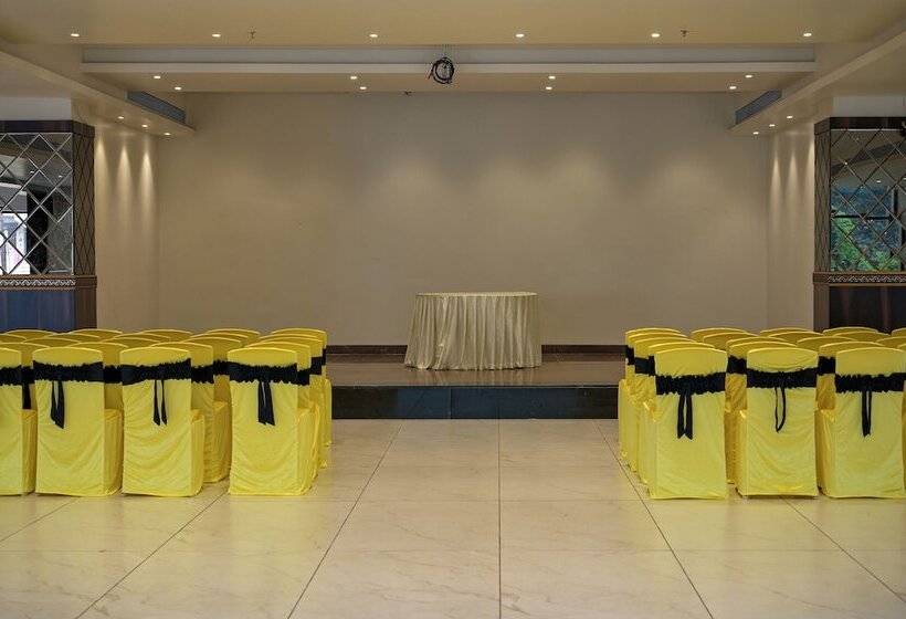 فندق Poonam Residency