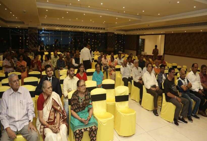 ホテル Poonam Residency