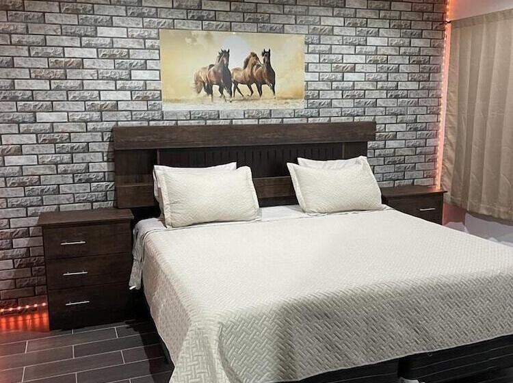 هتل Rancho Las Lomas