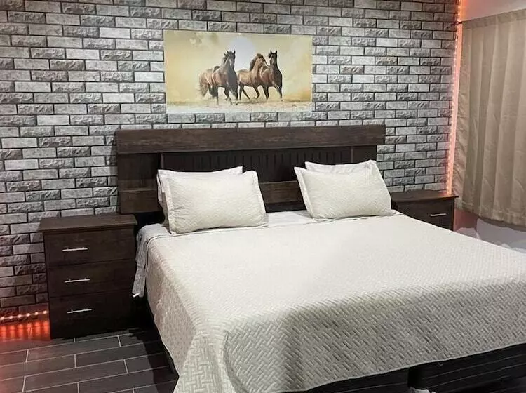 هتل Rancho Las Lomas