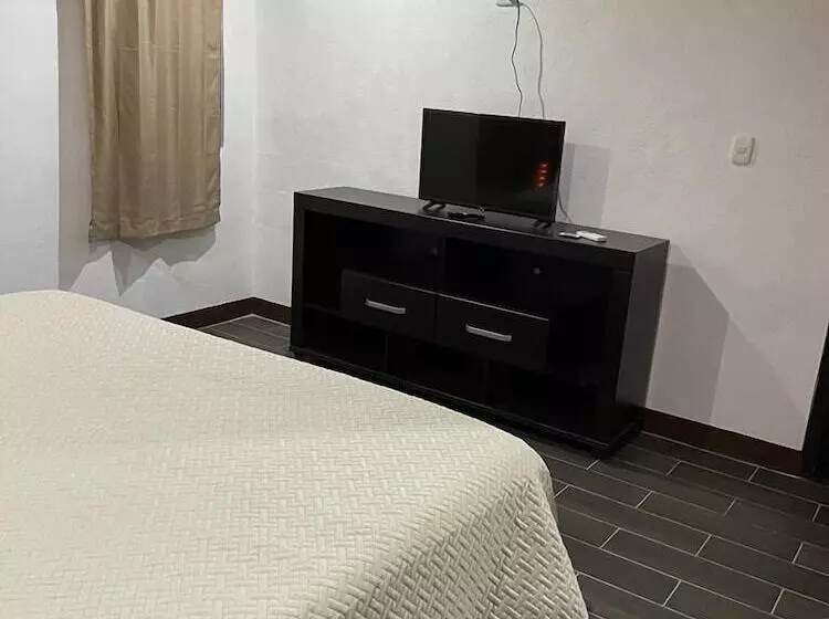 هتل Rancho Las Lomas