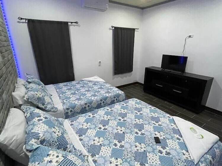 هتل Rancho Las Lomas